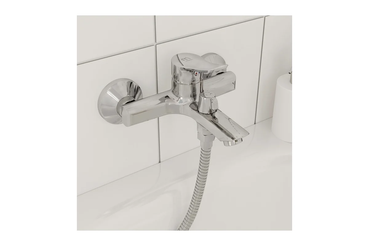 Смеситель для ванны Milardo Amplex AMPSB02M02
