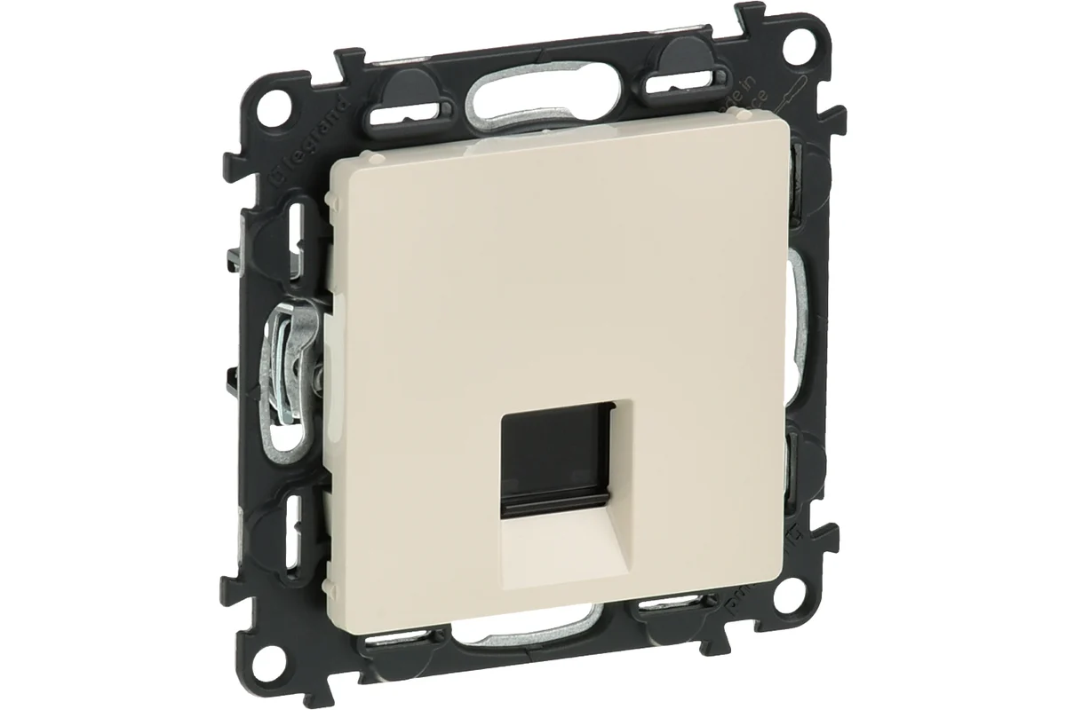 Информационная розетка Legrand Valena LIFE одиночная RJ45 Кат.5е UTP.С лицевой панелью.Слоновая кость 753540