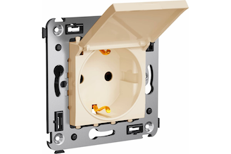 Розетка&nbsp;с&nbsp;крышкой&nbsp;DKC, Avanti,&nbsp;Ванильная дымка, в&nbsp;стену,&nbsp;2PE&nbsp;4405013