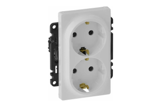 Двойная силовая розетка Legrand Valena Life 2х2К+З, белая, 753127