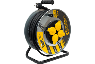 Катушка IEK УК40, с т/з, 4 места, 2Р+PЕ/40м, КГ 3х2.5, 5мм2, IP44, "Professional" WKP17-16-04-40-44