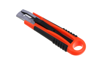 Нож выдвижной с пружиной ЕРМАК PS+TPR, 61x19x0.6 мм 1 685-002